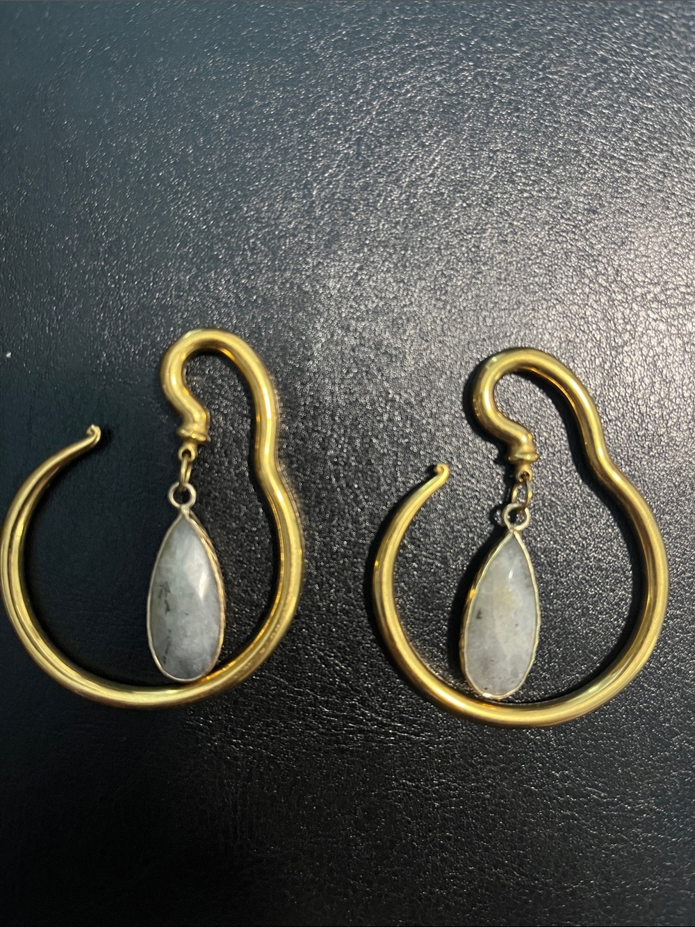 Ear hangers 2 gauge